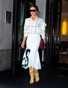 Victoria Beckham Shares Secret Photos: A Rare Glimpse Into David's Romantic Side - image 3