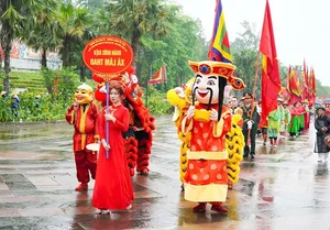 The Sacred Palanquin Procession: A Deep Dive into Vietnam's Hung Kings Temple Rituals - image 4