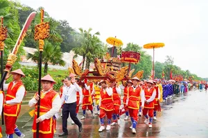 The Sacred Palanquin Procession: A Deep Dive into Vietnam's Hung Kings Temple Rituals - image 0