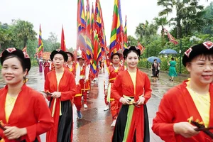The Sacred Palanquin Procession: A Deep Dive into Vietnam's Hung Kings Temple Rituals - image 1