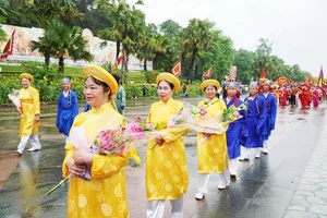 The Sacred Palanquin Procession: A Deep Dive into Vietnam's Hung Kings Temple Rituals - image 11