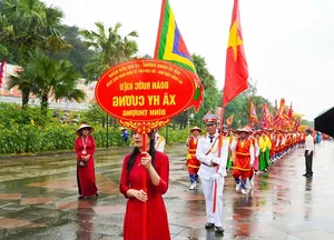 The Sacred Palanquin Procession: A Deep Dive into Vietnam's Hung Kings Temple Rituals - image 9