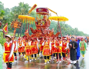 The Sacred Palanquin Procession: A Deep Dive into Vietnam's Hung Kings Temple Rituals - image 8