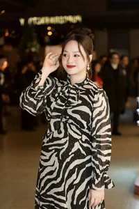 Vietnamese Celebrity Weekly: Thu Quynh’s Family Beauty and Huyen Lizzie’s Stunning Transformation for Her New Role - image 1