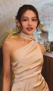 Vietnamese Celebrity Weekly: Thu Quynh’s Family Beauty and Huyen Lizzie’s Stunning Transformation for Her New Role - image 15