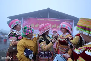 The Hmong Spring Festival: A Vibrant Celebration Above the Clouds - image 1