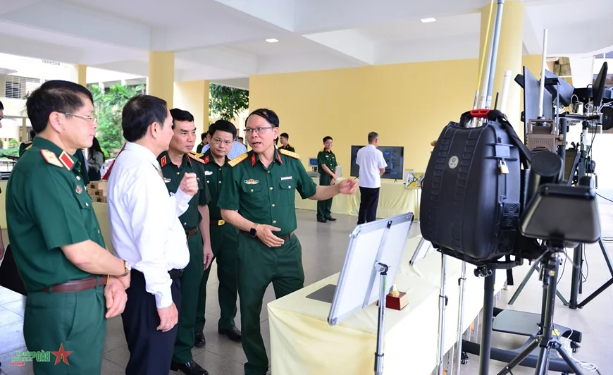 Minister of Science and Technology Visits Military Technical Academy