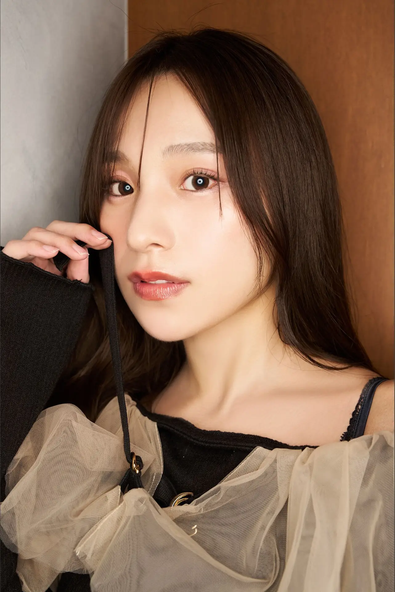 Immerse in Ayaka Hidarihata's Pure Beauty: A Captivating Portrait