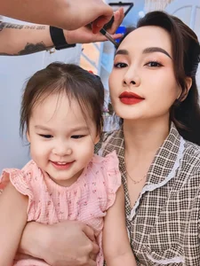 Khanh Van and Nha Phuong: Iconic Style Moments and Bold Beauty Trends - image 1