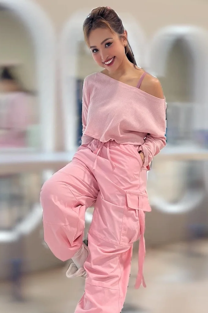 Vietnamese Stars Lam Khanh Chi and Angela Phuong Trinh Visit Temple Together