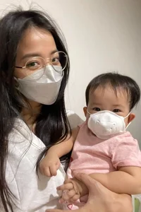 Vietnamese Stars Lam Khanh Chi and Angela Phuong Trinh Visit Temple Together - image 3