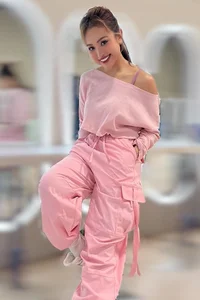 Vietnamese Stars Lam Khanh Chi and Angela Phuong Trinh Visit Temple Together - image 0