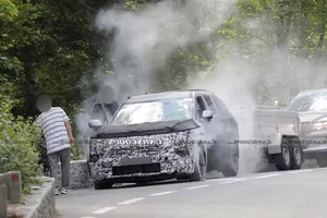 2027 Hyundai Tucson Spy Shots: Blowout During Testing Reveals New Design Details - image 3