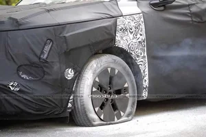 2027 Hyundai Tucson Spy Shots: Blowout During Testing Reveals New Design Details - image 10