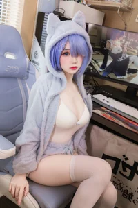 Stunning Rem Neko Cosplay by Yuki Astra: Re:Zero Inspired Blue-Haired Maid with Cat Ears - Exclusive 14-Photo Gallery Collection - image 13