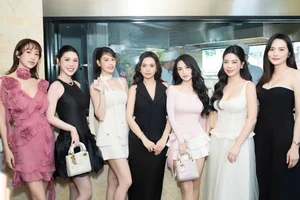 Vietnamese Actress Sam Makes First Public Appearance with Her Twins - image 2
