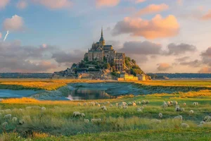 Historic 1000-Year-Old Fortress Breaks Ancient Rules for Billionaire's Son's Wedding - image 11