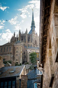 Historic 1000-Year-Old Fortress Breaks Ancient Rules for Billionaire's Son's Wedding - image 7