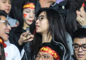 Natural Beauty: Van Toan's Sister Spotted at the AFF Cup Finals - image 1