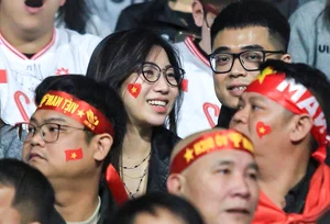 Natural Beauty: Van Toan's Sister Spotted at the AFF Cup Finals - image 5