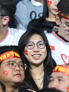 Natural Beauty: Van Toan's Sister Spotted at the AFF Cup Finals - image 0