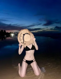 299+ Aesthetic Beach Bikini Outfits and Photography Ideas for Your Summer Getaway - image 6