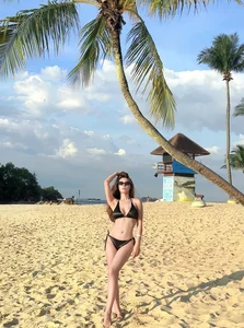 299+ Aesthetic Beach Bikini Outfits and Photography Ideas for Your Summer Getaway - image 22