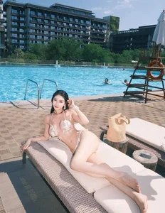299+ Aesthetic Beach Bikini Outfits and Photography Ideas for Your Summer Getaway - image 8