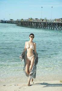 299+ Aesthetic Beach Bikini Outfits and Photography Ideas for Your Summer Getaway - image 3
