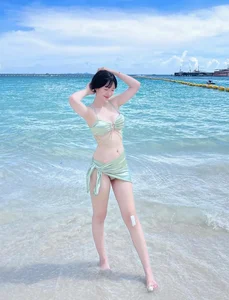 299+ Aesthetic Beach Bikini Outfits and Photography Ideas for Your Summer Getaway - image 25