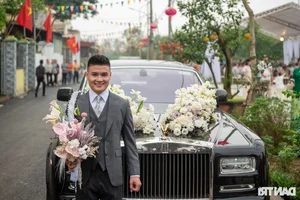 Comprehensive Look at Quang Hai and Chu Thanh Huyen’s Wedding Day: From Traditional Rites to Grand 1,200-Guest Reception - image 3