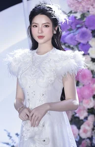 Comprehensive Look at Quang Hai and Chu Thanh Huyen’s Wedding Day: From Traditional Rites to Grand 1,200-Guest Reception - image 9