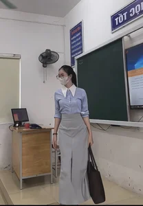 Gen Z Teacher Le Ha Goes Viral for Fashionable Classroom Outfits and Modern Pedagogy - image 4