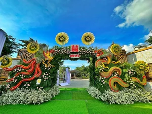 Incredible Traditional Wedding Gates in Vietnam’s Mekong Delta Capture International Attention - image 1