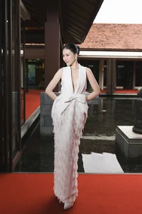 Beauty Queens Dazzle in All-White Outfits at VUNGOC&SON Fashion Show - image 5