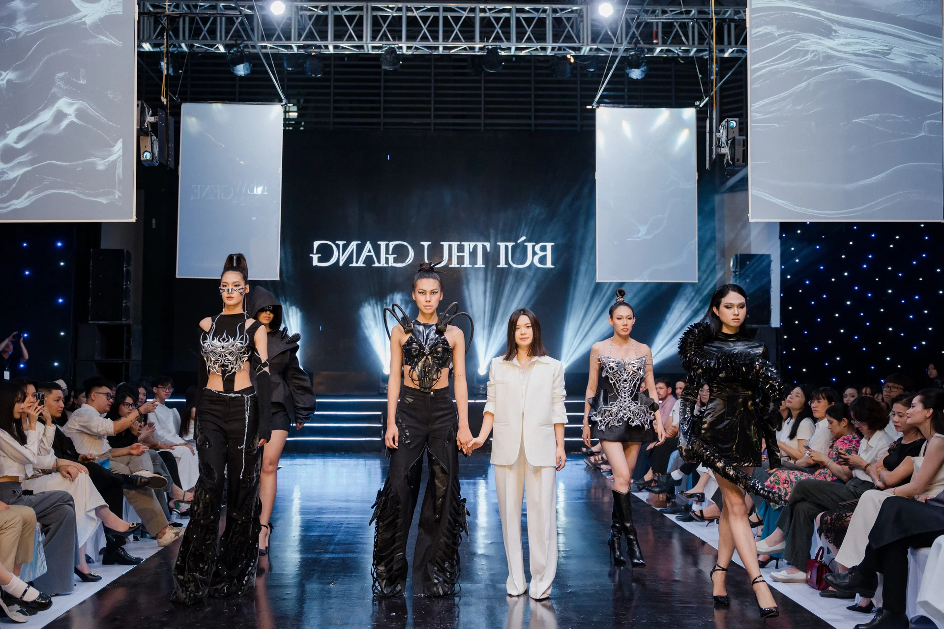 Innovative Student Fashion: A Visual Feast from the Hanoi University of Architecture Design Showcase