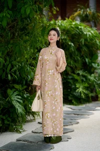 Luxury and Lifestyle: Chu Thanh Huyen’s Designer Handbag Collection and Styling - image 1