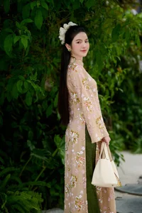 Luxury and Lifestyle: Chu Thanh Huyen’s Designer Handbag Collection and Styling - image 3