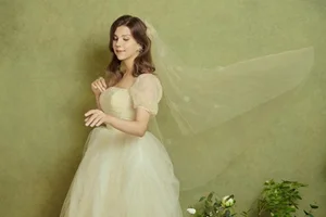 Russian Wedding Traditions: Why Guests Shout Gorko at the Bride and Groom - image 2
