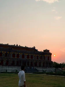 Hòa Minzy and Baby Bo’s Heartwarming Family Trip to the Historic City of Huế: Capturing Sweet Moments in Traditional Vietnamese Attire - image 1