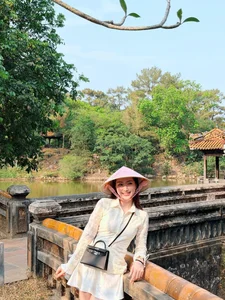 Hòa Minzy and Baby Bo’s Heartwarming Family Trip to the Historic City of Huế: Capturing Sweet Moments in Traditional Vietnamese Attire - image 4