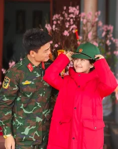Hòa Minzy and Baby Bo’s Heartwarming Family Trip to the Historic City of Huế: Capturing Sweet Moments in Traditional Vietnamese Attire - image 5
