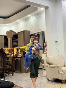 Hòa Minzy and Baby Bo’s Heartwarming Family Trip to the Historic City of Huế: Capturing Sweet Moments in Traditional Vietnamese Attire - image 2