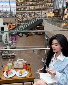 Stunning Year-End Recap: Saigon Influencer Captivates with Glamorous New Photoshoot - image 6