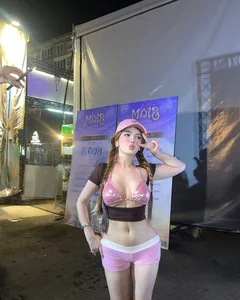 Stunning Festival Fashion: Captivating Looks at Thailand’s Most Vibrant Music Festivals - image 5