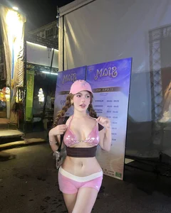 Stunning Festival Fashion: Captivating Looks at Thailand’s Most Vibrant Music Festivals - image 4
