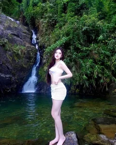 Miss Phuong Oanh Radiates Confidence in Sexy Attire, Highlighting Her Flawless Skin and Toned Physique - image 6