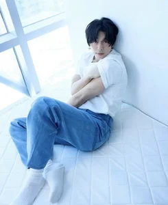 Gong Yoo's Surprising New Look: The Evolution of a Korean Icon - image 4
