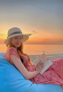 Casual Elegance: Exploring the Personal Style of Anh Duc’s Wife - image 11