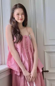 Casual Elegance: Exploring the Personal Style of Anh Duc’s Wife - image 8